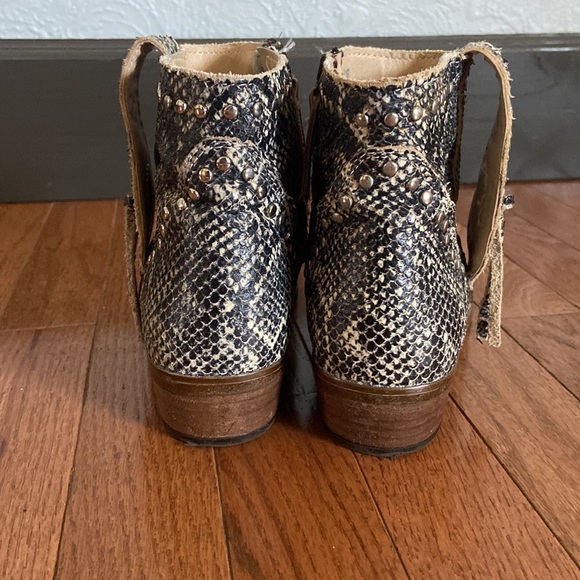 Dingo Ankle Boots - Picture 5 of 5